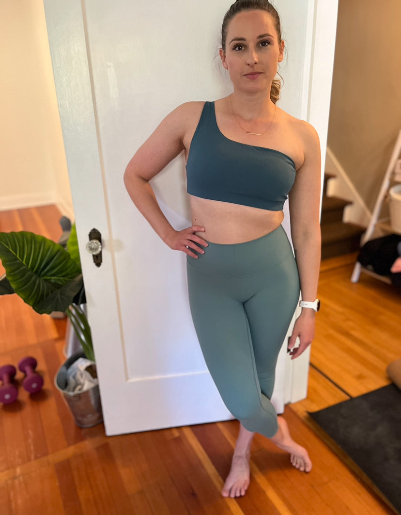 Free Flow One-Shoulder Sports Bra